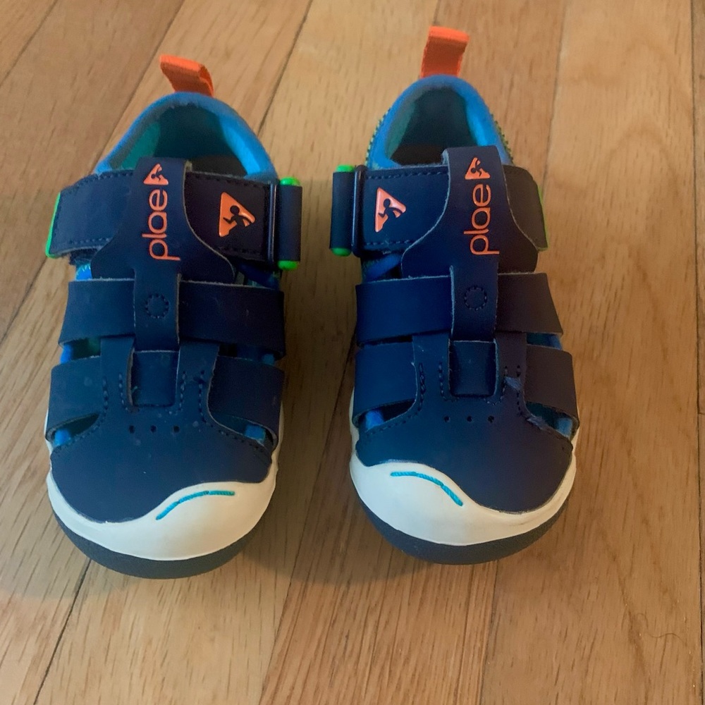 Plae shoes size 6 toddler